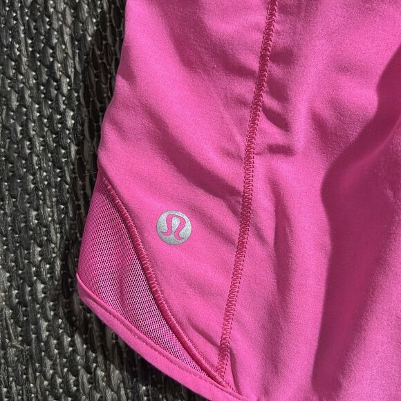 Lululemon Hotty Hot Low-Rise Short 2.5" - Picture 3 of 8